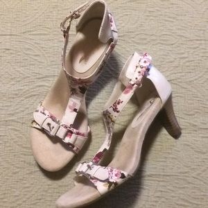 A 2 Floral and tan pumps